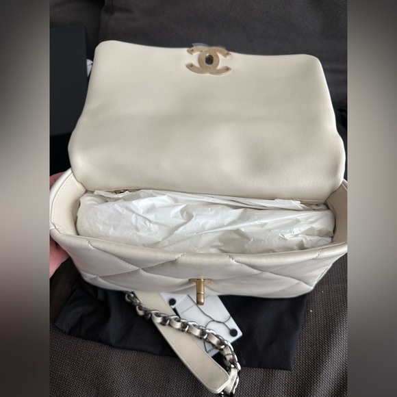 Chanel 19 Beige Bag NWT - Picture 8 of 14